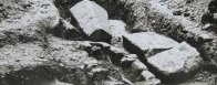 Les sarcophages découverts en 1933 sous le bas-côté nord - Ludon-Médoc - JPG - 223.6 ko (Nouvelle fenêtre)